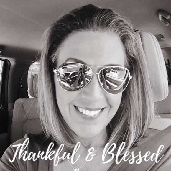 Meet your Posher, Lydia - Picture 1 of 1